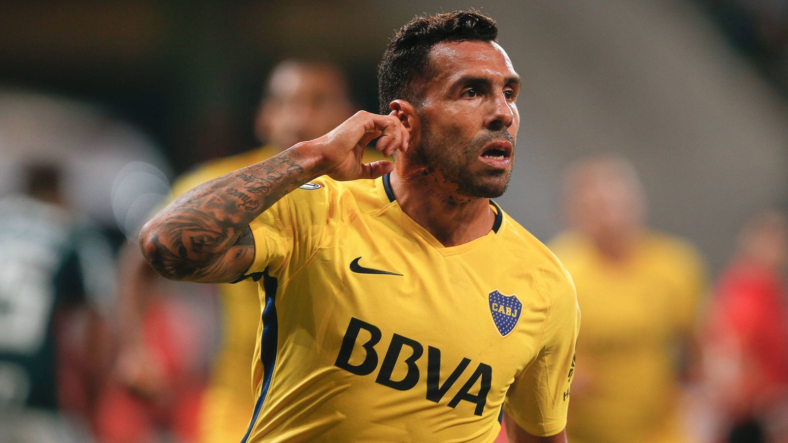 
                <strong>Carlos Tevez (Boca Juniors)</strong><br>
                Der ehemalige Spieler von Manchester City soll in seiner Premier-League-Zeit rund 515.000 Euro im Monat verdient haben. In Argentinien dürfte er wohl deutlich weniger Geld fürs Kicken bekommen.
              