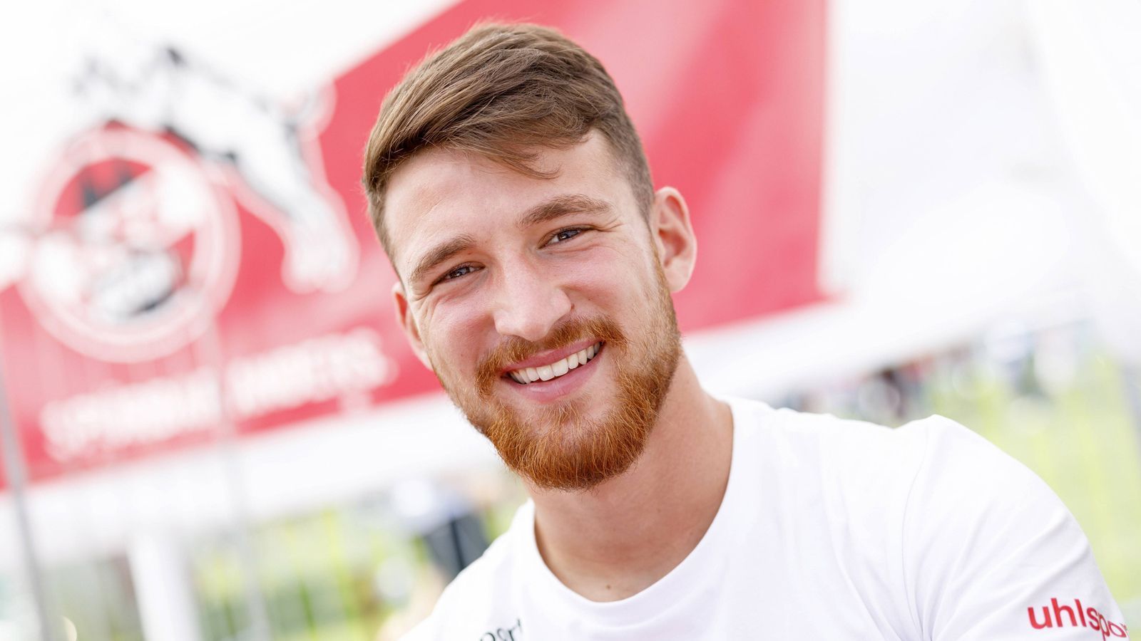 
                <strong>Mittelfeld: Salih Özcan</strong><br>
                 - Position: Zentrales Mittelfeld - - Verein: 1. FC Köln - - Alter: 22 Jahre - - U21-Länderspiele: 5 - - 36 Bundesligaspiele für Köln - - 43 Zweitligaspiele für Köln und Holstein Kiel / 6 Tore
              