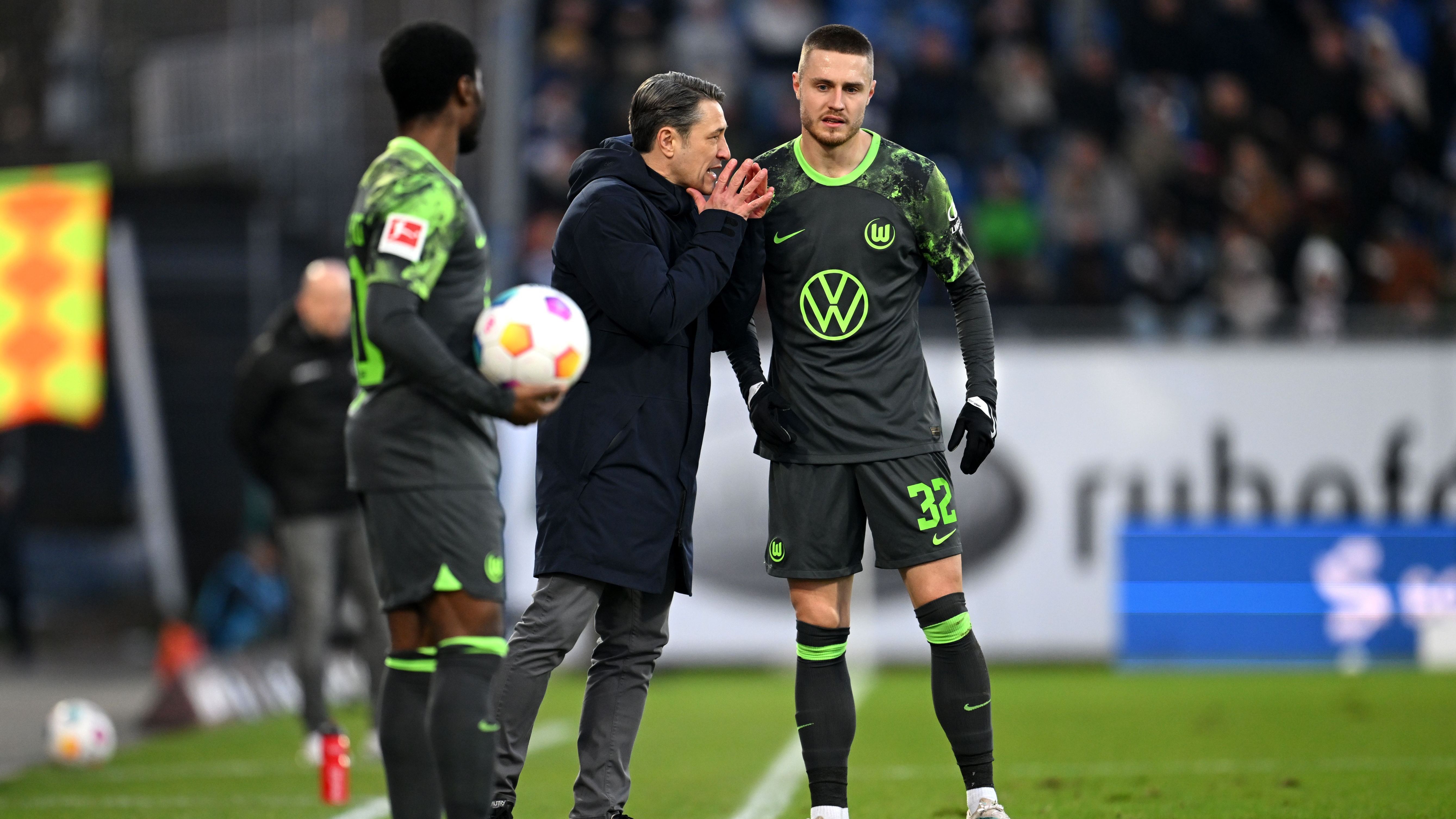 <strong>Platz 15: VfL Wolfsburg</strong><br>Die Niedersachsen hatten in der bisherigen Saison auswärts große Probleme. Mit sechs Niederlagen in fremden Stadien ist kein Team in dieser Statistik schlechter. Gleich zum Jahresauftakt bietet sich für Coach Niko Kovac und sein Team die Chance, zur Trendwende – es folgen die Auswärtspartien in Mainz und Heidenheim. Im Test gegen Schalke feierte Wolfsburg einen 3:2-Sieg.