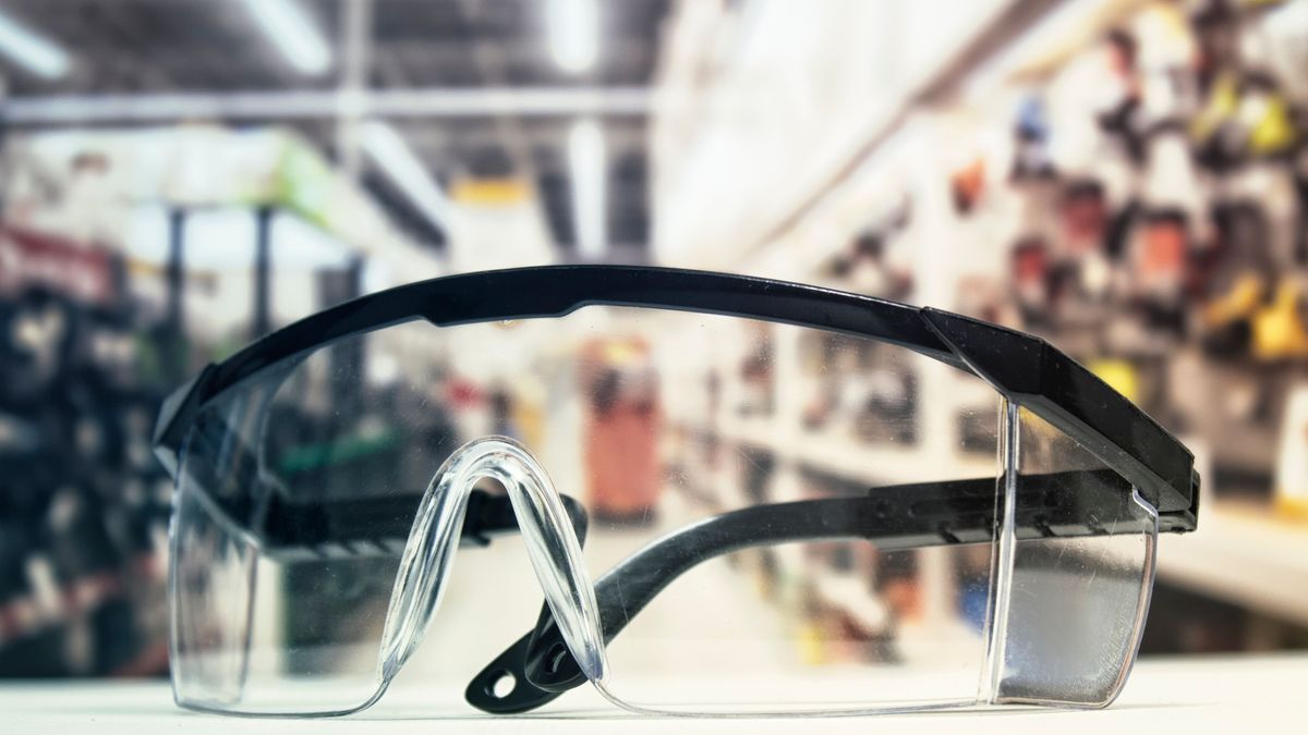 Schutzbrille: So schützen Sie Ihre Augen optimal vor Schmutz- & Staubpartikeln