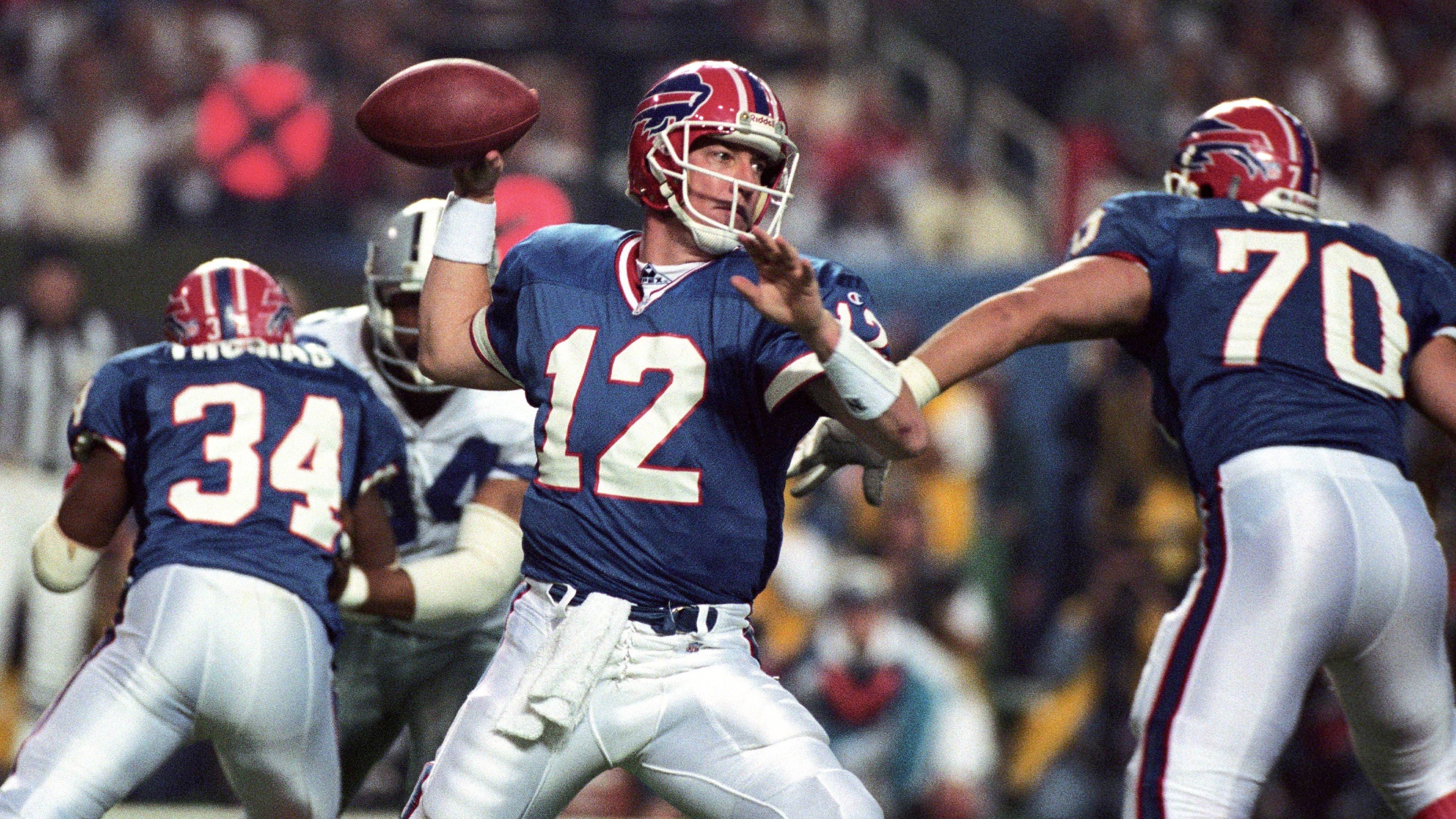 <strong>Buffalo Bills - Jim Kelly</strong><br>Passing-Yards: 35.467<br>Passing-Touchdowns: 237<br>Jahre im Team: 11<br>Absolvierte Spiele: 160