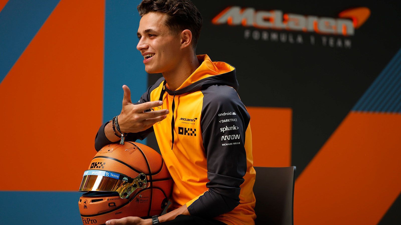 
                <strong>Lando Norris (McLaren)</strong><br>
                Bis zum vergangenen Grand Prix hätte man von einer steten Verbesserung sprechen können. Norris fuhr seit Beginn der Saison die Plätze 15, sieben, fünf und drei ein. In Miami beendete er das Rennen nach einem Crash mit Pierre Gasly nicht. An guten Tagen kann dem Briten ein Podium gelingen. Vielmehr ist im McLaren - zumindest bisher - nicht drin. ran-Note nach fünf Rennen: 3
              