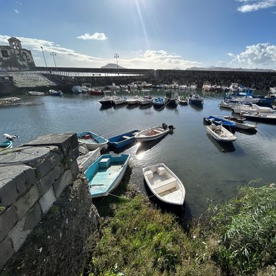  Hafen der Kleinstadt Pozzuoli im Westen der italienischen Millionenmetropole Neapel