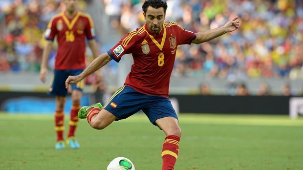 
                <strong>Xavi (Spanische Nationalmannschaft)</strong><br>
                Xavi (spanische Nationalmannschaft): Bei den Katalanen trug Xavi zwar die Rückennummer 6, doch in der spanischen Nationalmannschaft lief Xavi Hernandez ab 2006 mit der Nummer 8 auf. In dieser zwei wurde der Mittelfeldspieler zwei Mal Europameister und ein Mal Weltmeister. Nach 133 Länderspielen war die Karriere des erfolgreichen Achters vorbei.
              