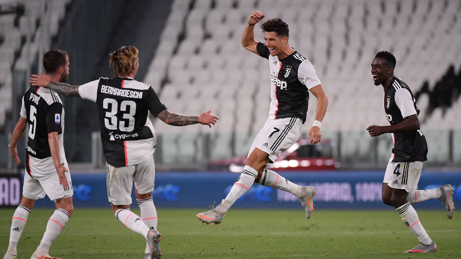 
                <strong>Juventus Turin (Italien)</strong><br>
                Zwei Spieltage vor Saisonende machte das Team um Weltstar Cristiano Ronaldo den neunten Meistertitel in Folge perfekt und damit auch die Qualifikation für die Champions League.
              