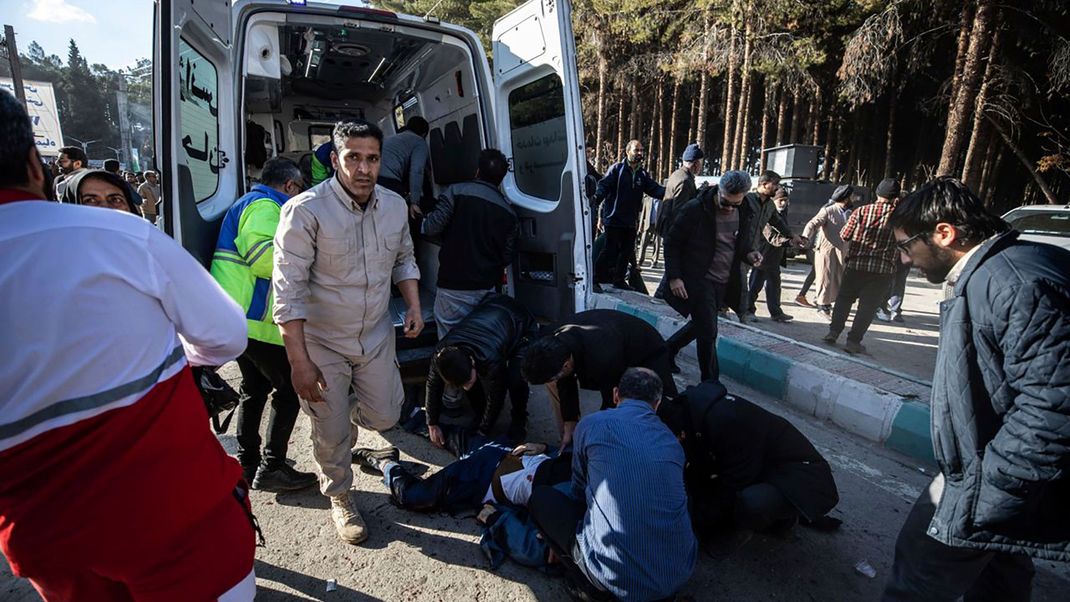 Zwei heftige Explosionen haben den Iran erschüttert.