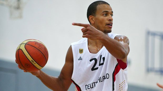 
                <strong>Alex King - Forward (ALBA Berlin)</strong><br>
                Alex King ist mit 28 Jahren der älteste DBB-Rookie im EM-Kader und hat gerade mal zwölf Länderspiele absolviert. Der einzige "Albatross" im Team von Frank Menz wird wohl von der Bank als Ersatz für den Bayern-Spieler Robin Benzing kommen.
              