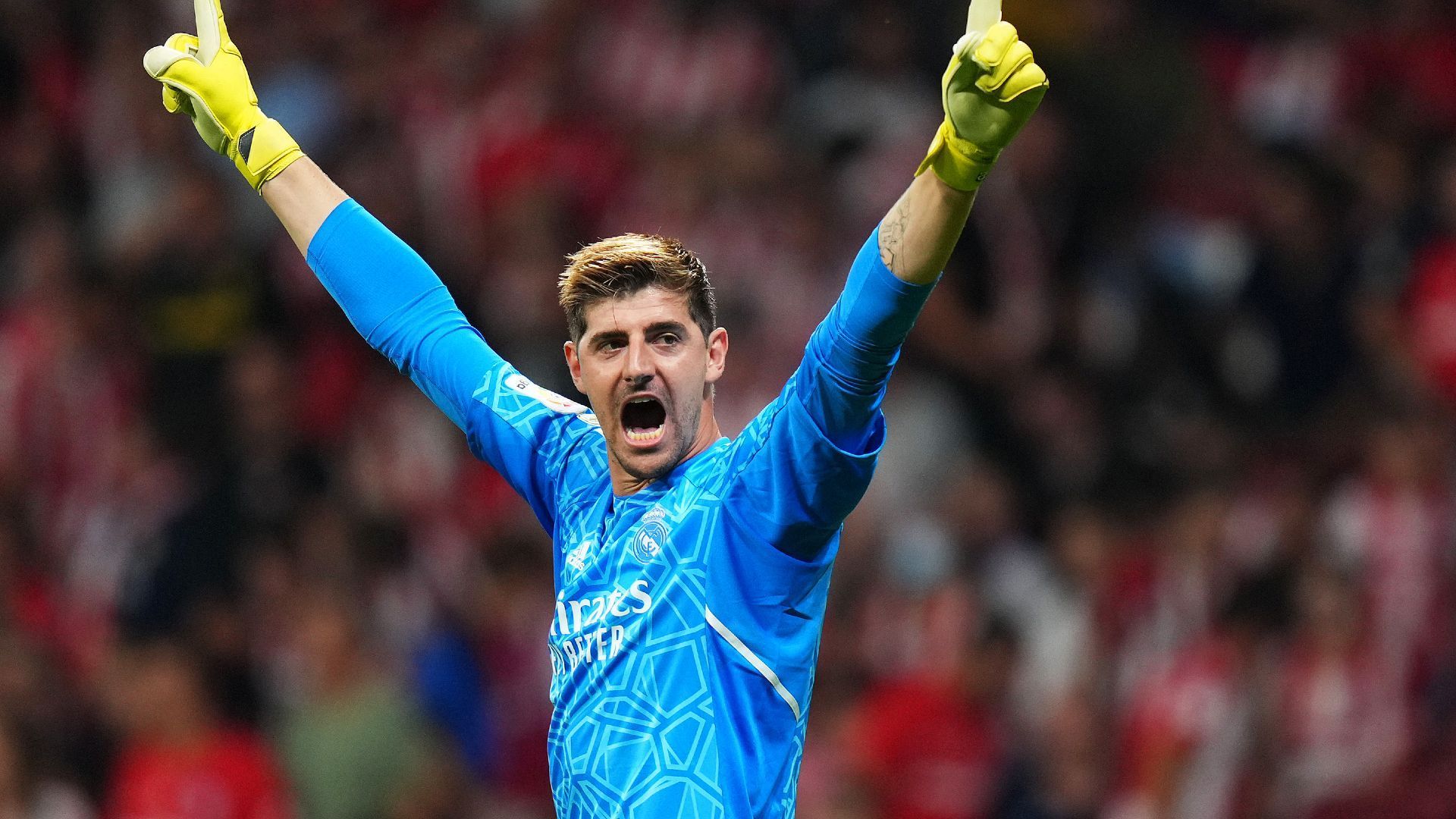 
                <strong>Thibaut Courtois: Platz 7 bei den Männern</strong><br>
                Apropos Courtois. Dass der Keeper von Real Madrid nicht mal in den Top 5 vertreten ist, grenzt fast schon an eine Beleidigung. Im wichtigsten Spiel der vergangenen Saison war er es, der sein Team den Triumph in der Königsklasse erst ermöglichte. Ja, Benzema schoss das Goldene Tor. Aber der Belgier hatte mit seinen Wahnsinns-Paraden gegen Liverpool mindestens den gleichen Anteil am Erfolg.
              