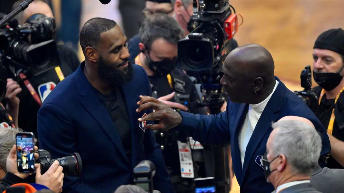 NBA, Basketball Herren, USA All Star Game-Team Durant at Team LeBron, Feb 20, 2022; Cleveland, Ohio, USA; Lebron James and Michael Jordan on court during halftime during the 2022 NBA All-Star Game ...
