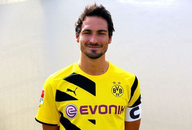 
                <strong>Borussia Dortmund - Mats Hummels</strong><br>
                Sebastian Kehl ist bei Borussia Dortmund vom Kapitänsamt zurückgetreten. Am Rande des Testspiels gegen den FC Liverpool ließ Jürgen Klopp die Presse wissen, wer neuer Kapitän wird: Mats Hummels! 
              