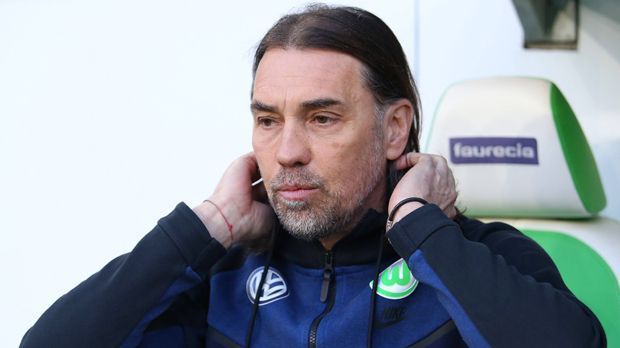 
                <strong>VfL Wolfsburg - elf Trainerwechsel</strong><br>
                Gerade mal vier Monate lang durfte Valerien Ismael den VfL Wolfsburg trainieren, ehe er entlassen wurde. Kürzer war kein Trainer beim VfL in den vergangenen elf Jahren im Amt. Meistertrainer Felix Magath oder auch Dieter Hecking saßen hingegen deutlich länger im Sattel. Aber: Seit der Ära Hecking geht es steil bergab. Ismaels Nachfolger Andries Jonker blieb nur rund sieben Monate, ehe er durch Martin Schmidt ersetzt wurde.
              