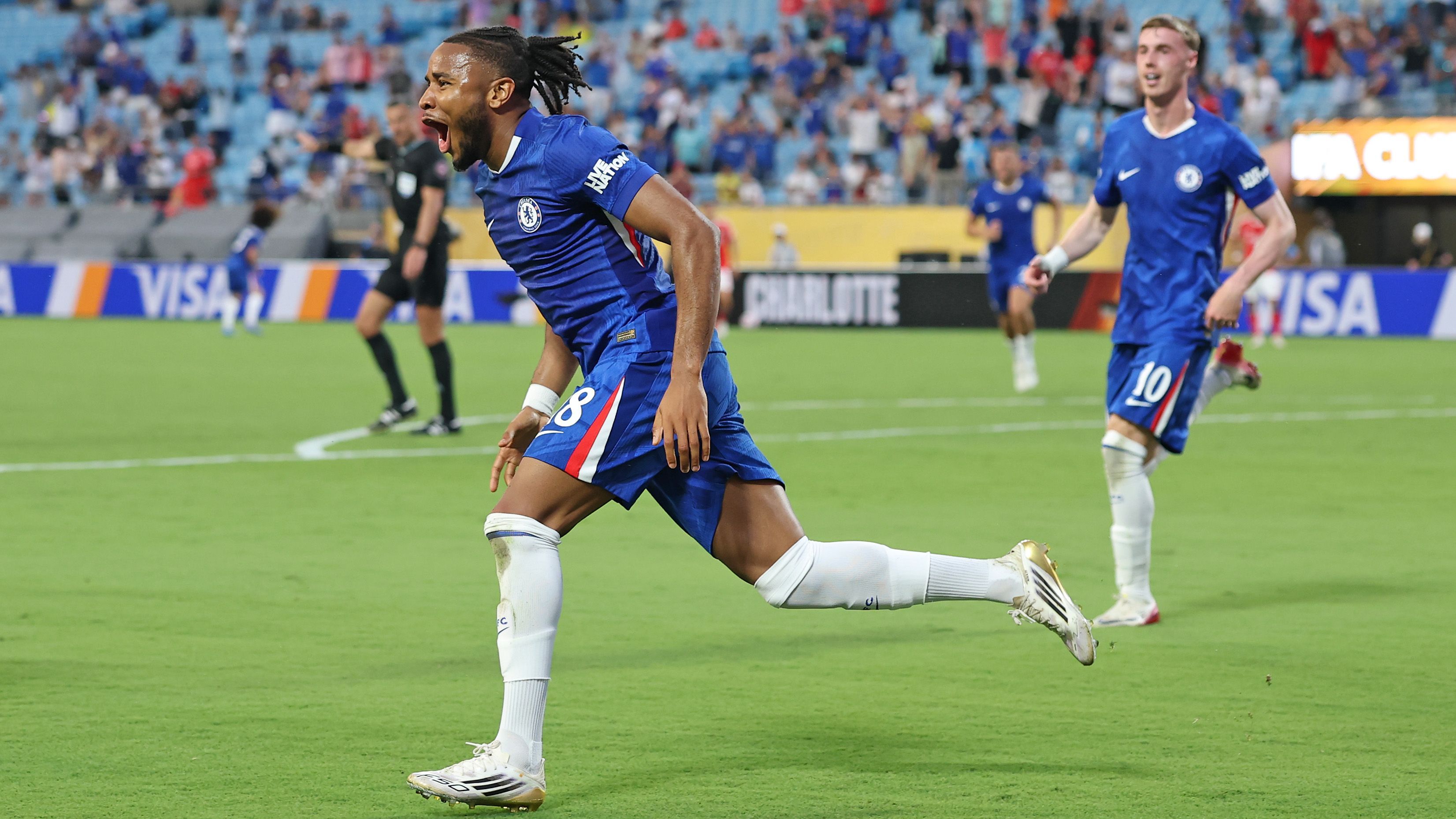 <strong><em>Christopher Nkunku (FC Chelsea)</em></strong><br><em>Der FC Bayern hat - wohl vergeblich - versucht, den französischen Nationalspieler Nkunku an die Isar zu holen, nun haben sich beide Seiten neu orientiert. Laut Transferinsider Fabrizio Romano steht der Ex-Leipziger kurz vor einem Wechsel zum AC Mailand, ein Fünfjahresvertrag ist bereits vereinbart, es fehlen nur noch Details zwischen den Klubs. Der Rekordmeister hingegen soll kurz vor einer Leihe von Chelsea-Stürmer Nicolas Jackson stehen.</em>