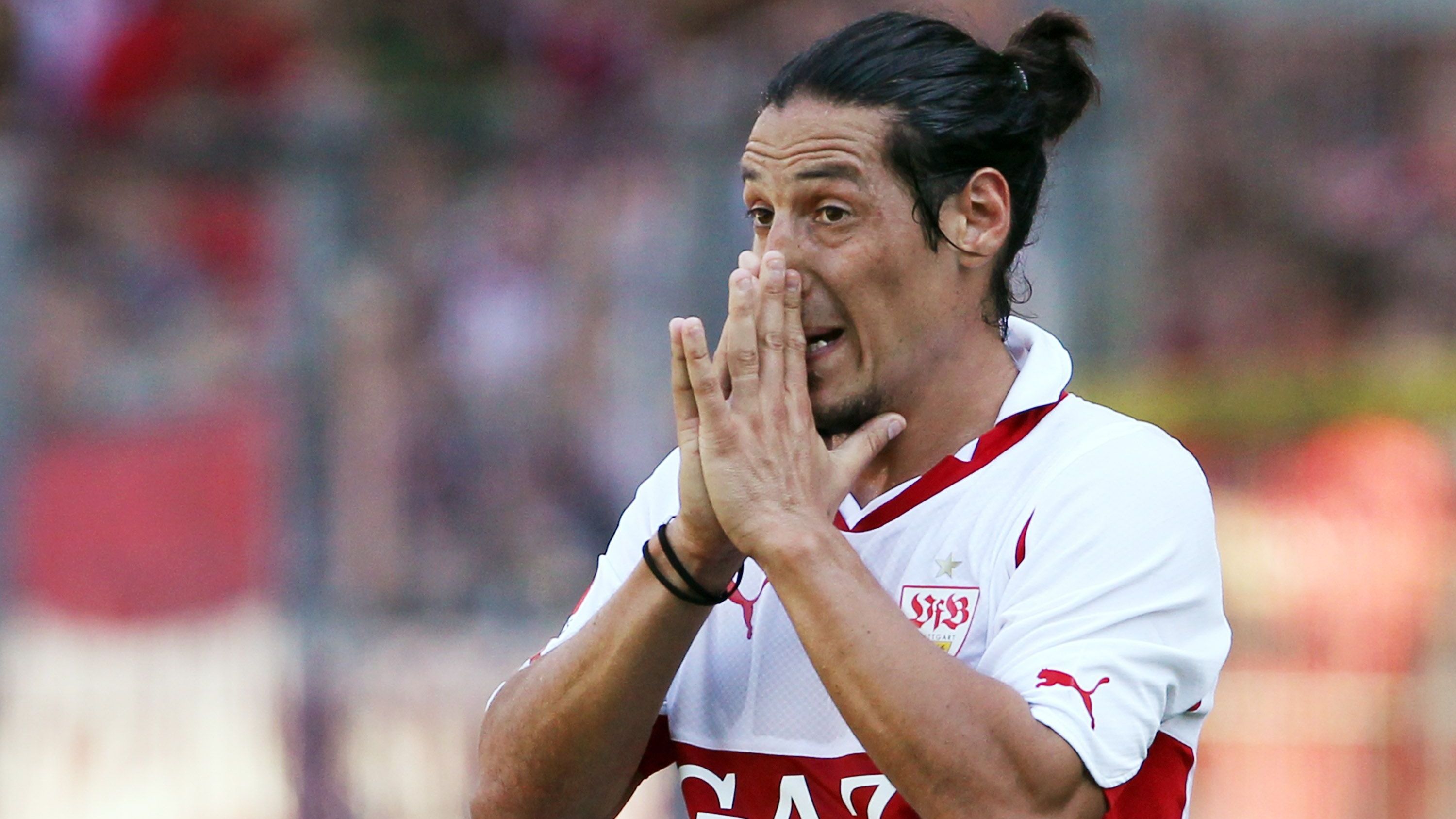 <strong>Mauro Camoranesi (VfB Stuttgart)</strong><br>Der Weltmeister von 2006 und Italiens Fußballer des Jahres 2008 wechselte im Sommer 2010 von Juventus Turin zum VfB Stuttgart. Für die Schwaben absolvierte der Italiener aber insgesamt nur 14 Partien. Nach nur knapp fünf Monaten wurde der Vertrag des Mittelfeldspielers aufgelöst, der in der Folge noch bis 2014 in Argentinien spielte.