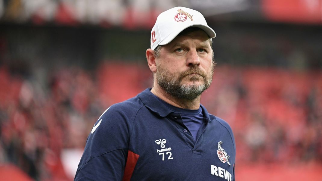 Schlusslicht mit Köln: Trainer Steffen Baumgart ist gefordert. Das anstehende Rheinderby gegen Borussia Mönchengladbach liefert also jede Menge Brisanz und Spannung. Hier auf <strong>ran.de</strong> alle Infos zum Spiel und TV Übertragung, alle Tore und Highlights