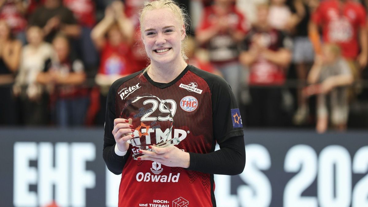 Reichert mit dem EHF-Pokal