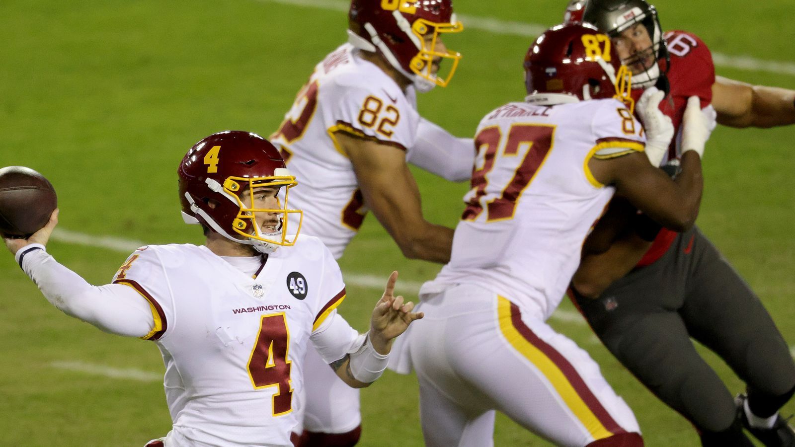 
                <strong>Platz 18 (geteilt): Washington Football Team</strong><br>
                &#x2022; <strong>0,481 - </strong>25 Siege, 27 Niederlagen -<br>&#x2022; Restliche Spiele: @Eagles, @Cowboys, vs. Eagles, @Giants<br>
              