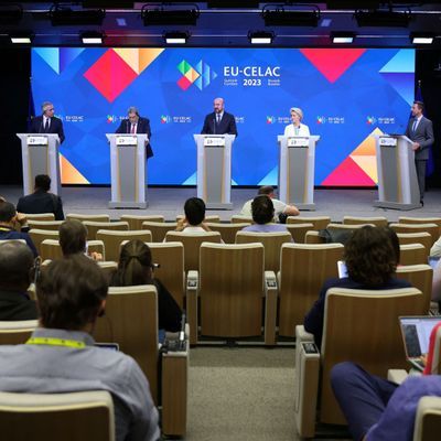 Pressekonferenz während des interkontinentalen Gipfeltreffens in Brüssel.