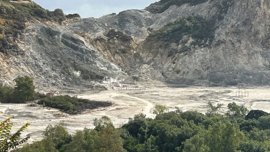 Teil des Supervulkans "Campi Flegrei", wo Experten nach einer Serie von Erdbeben Schlimmeres befürchten. Eine mögliche Massenevakuierung ist geplant.