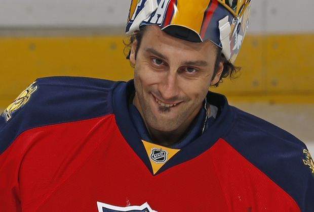 
                <strong>Roberto Luongo ver-arsch-t Kim Kardashian</strong><br>
                Roberto Luongo, Keeper der Florida Panthers, hat sich einen Scherz auf Twitter erlaubt - auf Kosten von Kim Kardashian. Der Olympiasieger stellte eine Pose von Kardashians neuestem Fotoshooting nach.
              