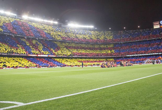 
                <strong>FC Barcelona vs. Real Madrid</strong><br>
                Vor dem Clasico zwischen dem FC Barcelona und Real Madrid ist das ganze Stadion in den Vereinsfarben der Katalanen getunkt. Mit einer beeindruckenden Choreographie stimmen sich die Barca-Fans auf das kommende Spektakel ein.
              