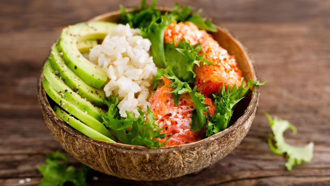 Auch für Fischliebhaber gibt es eine umwerfende Version der Buddha Bowl.