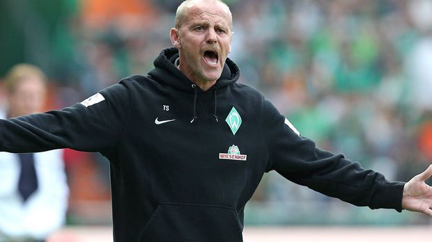 
                <strong>Thomas Schaaf</strong><br>
                Thomas Schaaf: Während seiner Werder-Zeit wehrte sich das Trainer-Urgestein gegen Körperbemalungen. Aus durchaus nachvollziehbaren Gründen allerdings. "Tätowierungen sind bei uns während der Saison verboten, weil sie ein Risikofaktor sind. Es können Infektionen auftreten und Spieler ausfallen."
              