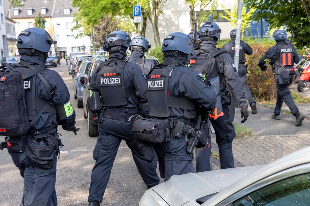 Nach der Gewalttat in Essen steht fest: Die attackierte Lehrerin schwebt nicht in Lebensgefahr.