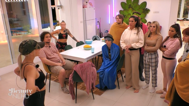 "Beauty & The Nerd" 2021: "Sie ist die größte Schlange von hier" - Alex geht freiwillig