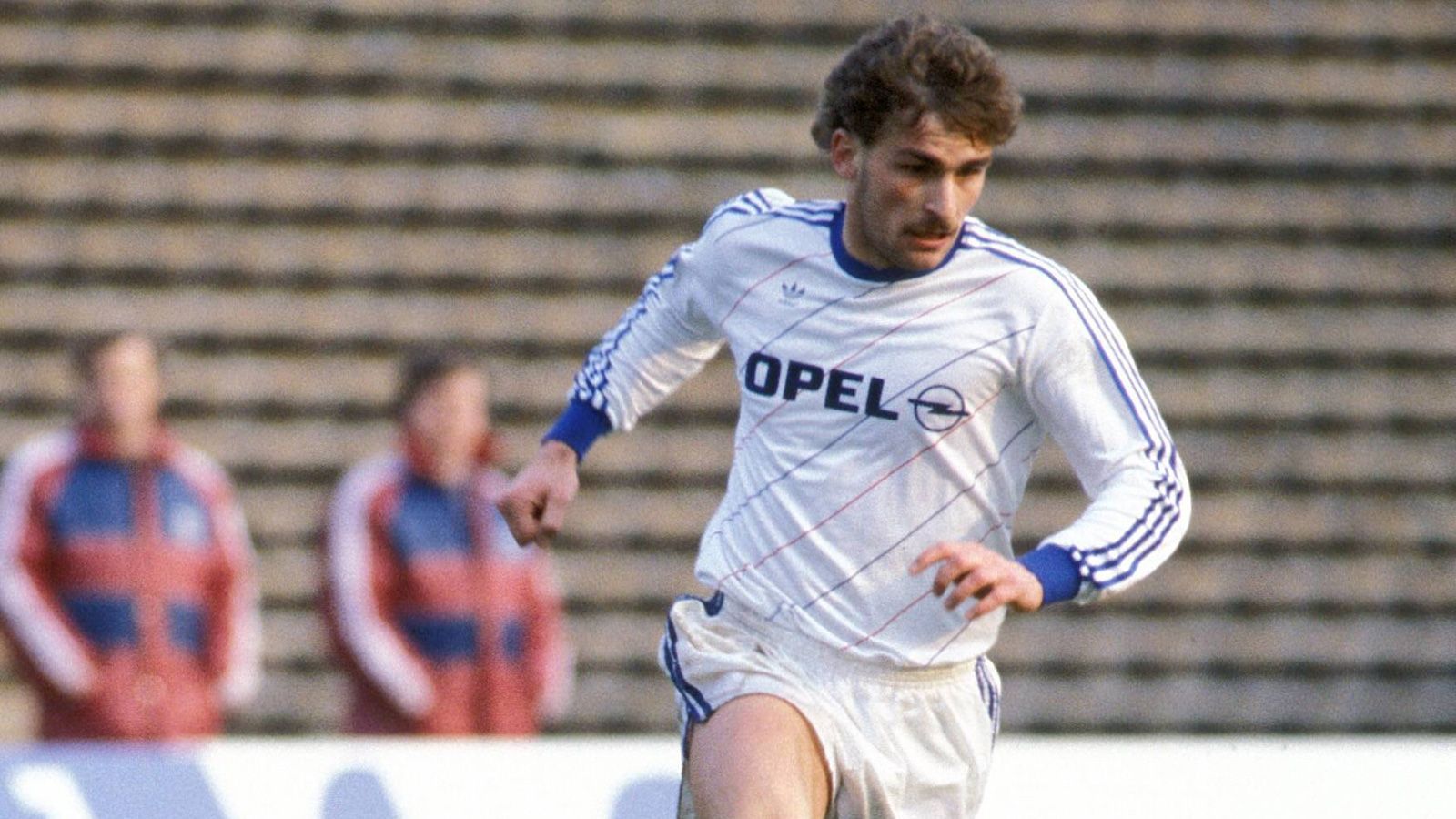 
                <strong>Saison 1985/86</strong><br>
                Torschützenkönig: Stefan Kuntz (VfL Bochum) - Tore: 22
              