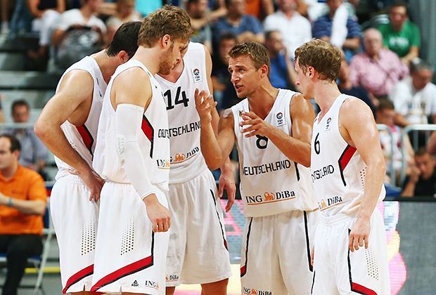 
                <strong>Das sind die deutschen Korbjäger</strong><br>
                Kein Nowitzki, kaum Erfahrung und acht EM-Neulinge: Die deutschen Basketballer sind in das Abenteuer Europameisterschaft gestartet. ran.de stellt die deutschen jungen Wilden genauer vor.
              