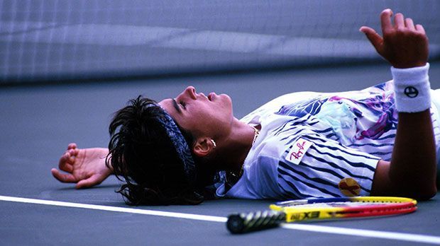 
                <strong>Gabriela Sabatini anno 1994</strong><br>
                Kämpfen bis zum Umfallen: Die Jahre 1990 bis 1992 wurden die erfolgreichsten in der Karriere der Argentinierin. In dieser Zeit gewann sie 13 Turniere und feierte mit dem Titel bei den US Open 1990 ihren größten Erfolg.
              
