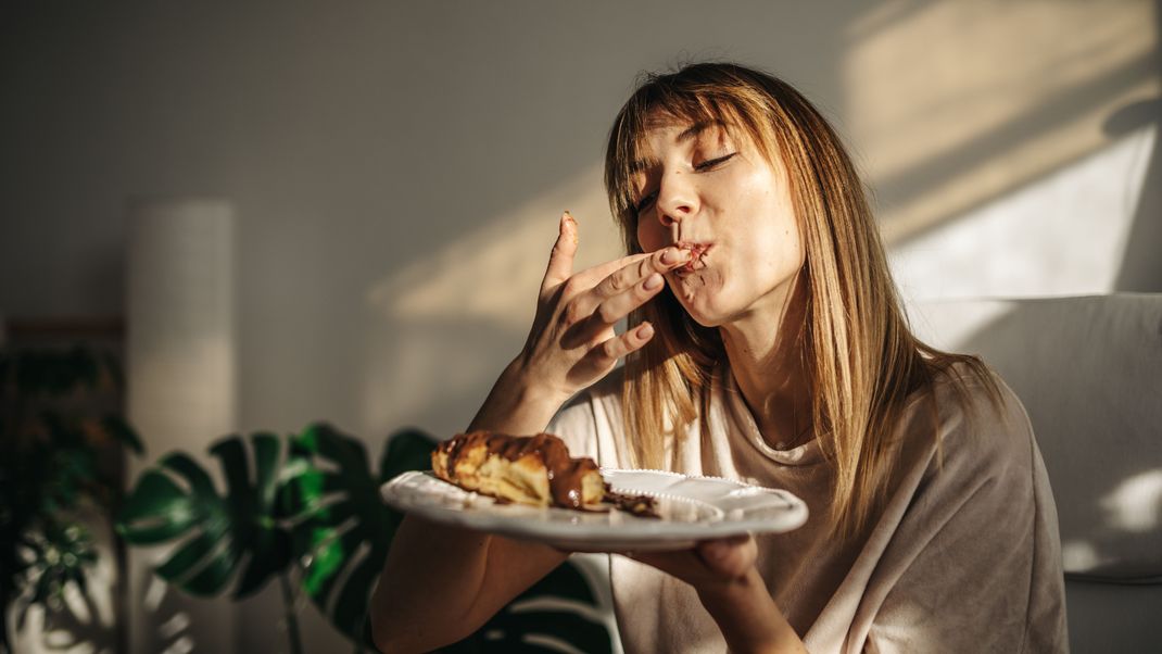 Heißhunger ist oftmals ein Indiz dafür, dass deine Hauptmahlzeit entweder nicht genug oder nicht die richtige war.