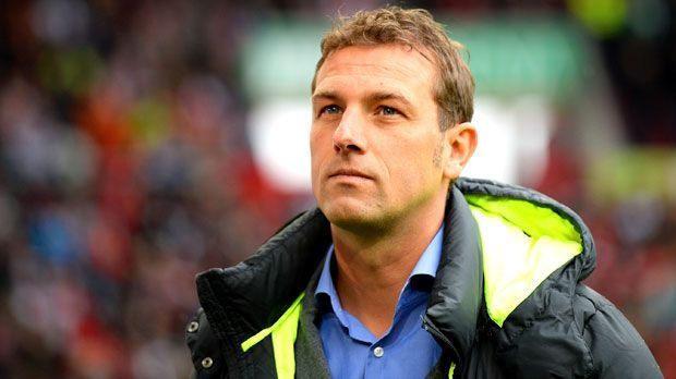 
                <strong>Markus Weinzierl (FC Augsburg)</strong><br>
                Markus Weinzierl: Er machte in der vergangenen Saison aus dem FC Augsburg die Überraschungsmannschaft des Jahres und führte sein Team in die Europa League. Der ehemalige Bayern-Profi soll rund eine Million Euro im Jahr überwiesen bekommen. Das könnte jedoch bald mehr werden, da Weinzierl immer wieder bei größeren Klubs im Gespräch ist.
              