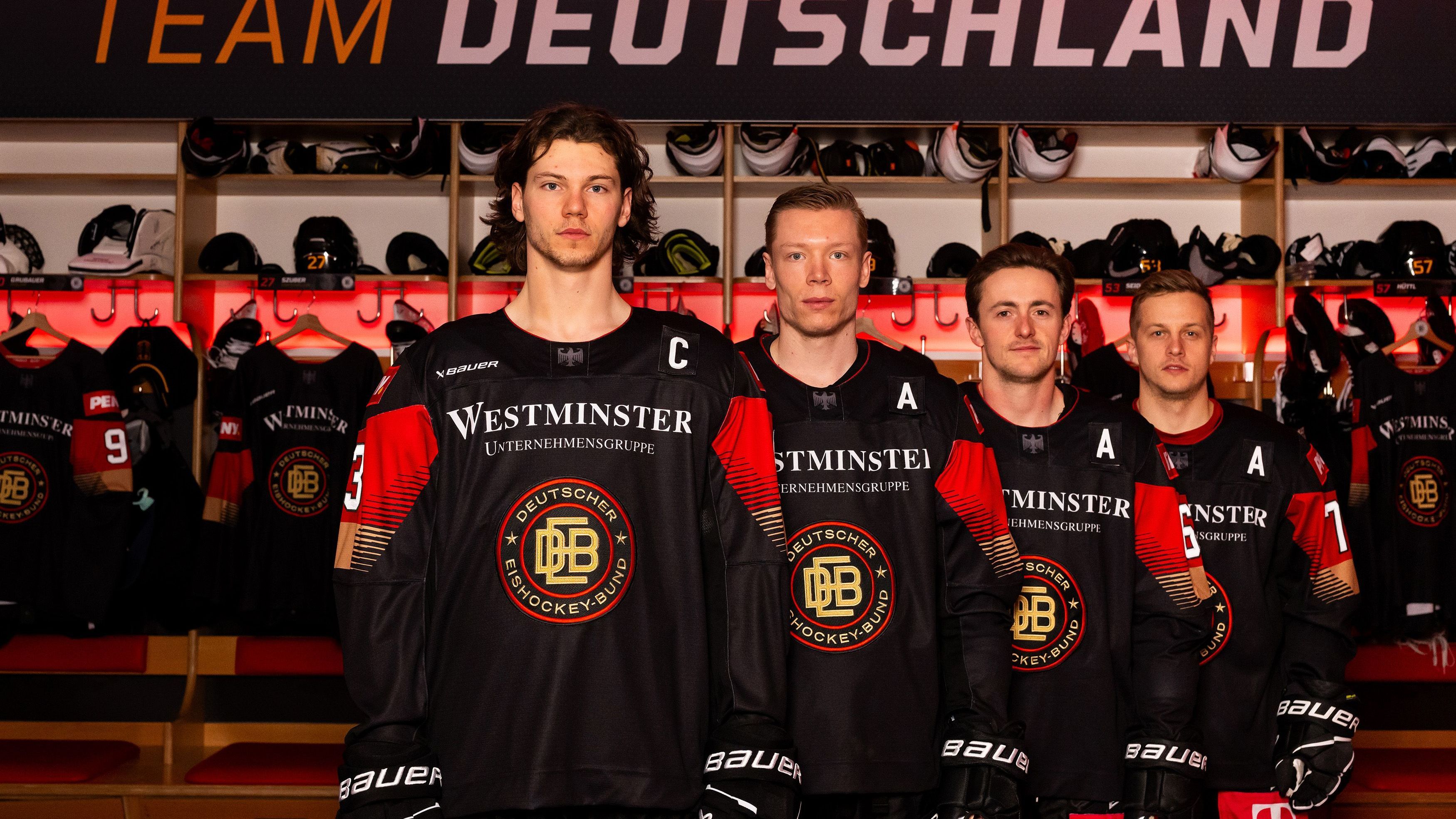 <strong>Der Deutsche Kader</strong><br>Bei der <a target="_blank" href="https://www.ran.de/sports/eishockey/wm">Eishockey-WM</a> wird der DEB zunächst mit 25 Spielern antreten. Den möglichen 26. Platz könnte noch <a href="https://www.ran.de/sports/eishockey/wm/news/eishockey-wm-tim-stuetzle-will-fuer-deb-team-spielen-wuerde-es-lieben-531188">NHL-Star Tim Stützle einnehmen</a>.&nbsp;<em><strong>ran</strong></em> stellt euch den Kader für das Turnier in Dänemark und Schweden vor. Alle Spieler im Kurzporträt.