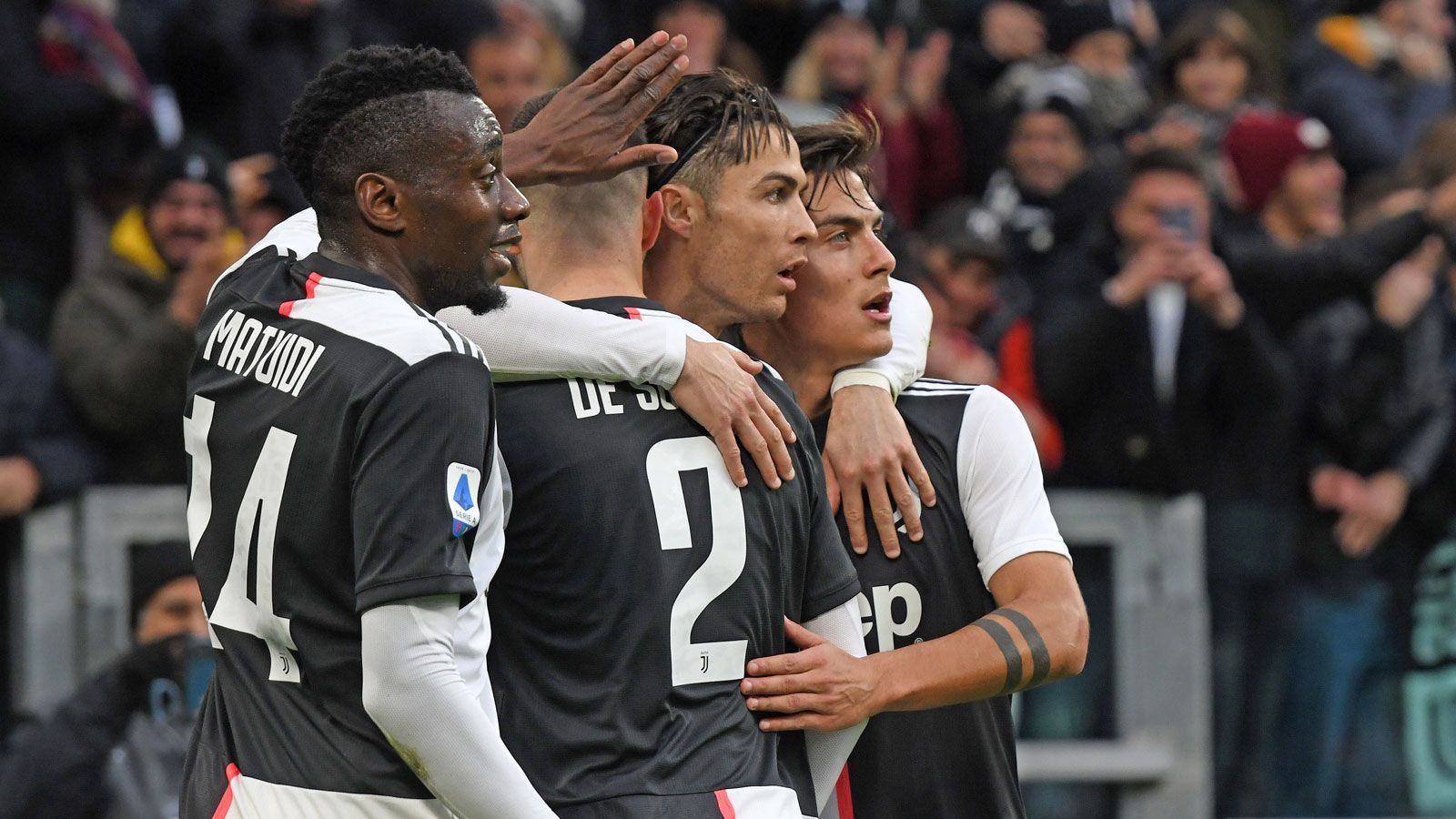 
                <strong>Olympique Lyon - Juventus Turin</strong><br>
                Juventus tritt in der Serie A weniger dominant auf als sonst, liegt allerdings immer noch punktgleich mit Inter Mailand an der Tabellenspitze. Die individuelle Klasse sowie die internationale Erfahrung von Cristiano Ronaldo und Co. spricht für die Italiener.ran-Prognose: Juve zieht ohne Probleme ins Viertelfinale ein.
              