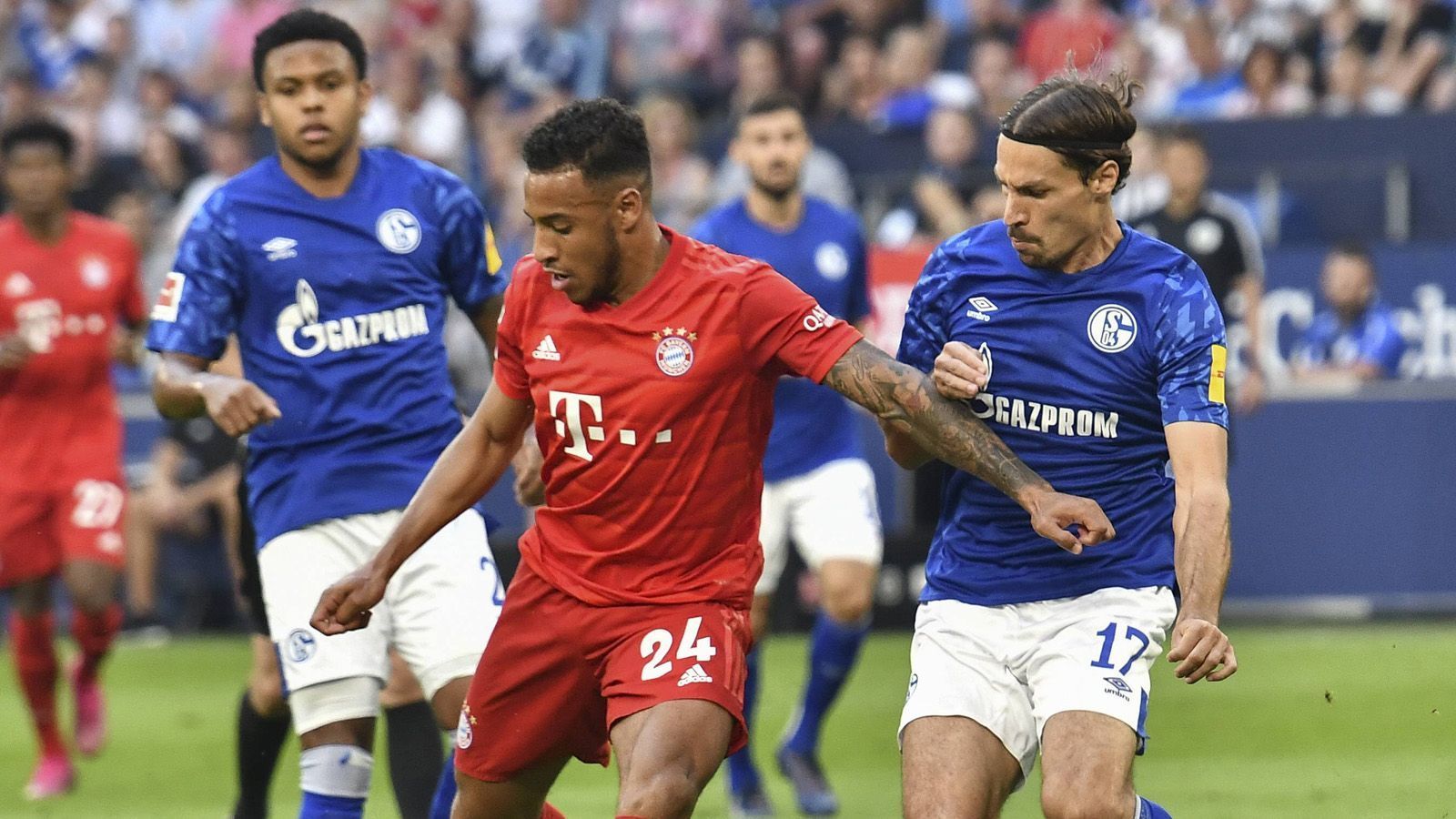 
                <strong>Corentin Tolisso</strong><br>
                Unauffälliger Auftritt im Zentrum gegen sich lange Zeit auf die Defensive konzentrierende Schalker. Verpasst nach starker Vorarbeit von Coman aus spitzem Winkel das 2:0 (43.). Verschläft wie die gesamte Mannschaft nach dem 2:0 das Spiel zu verwalten, wodurch Schalke Mitte der zweiten Halbzeit am Anschlusstreffer schnuppert. ran-Note: 4
              