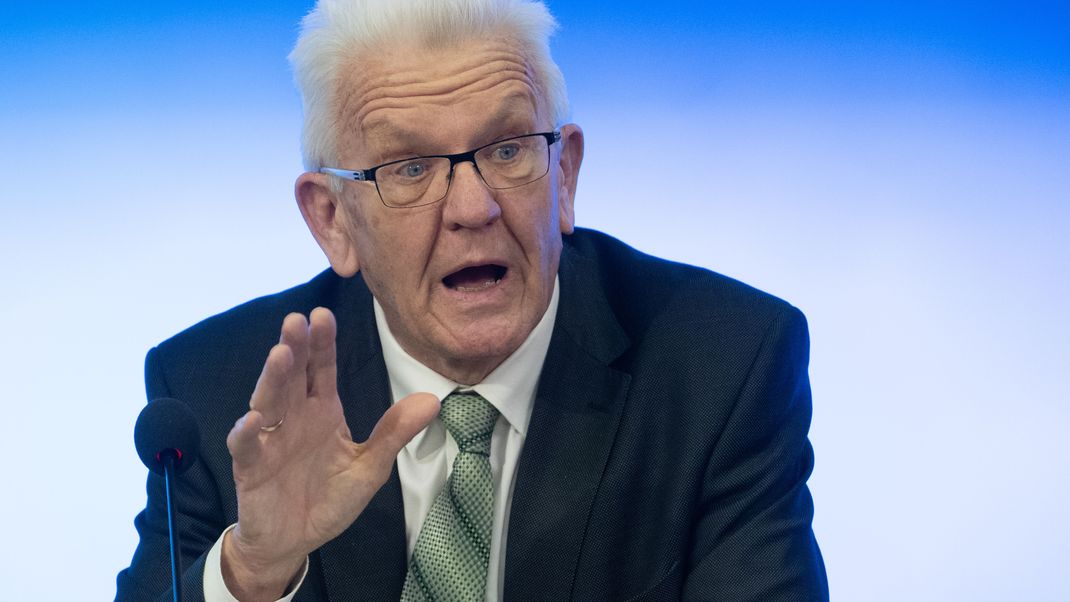 "Wahrscheinlich war das die teuerste Predigt nach denen des Papstes", so Ministerpräsident Kretschmann zu den Sicherheitskosten seiner Fastenpredigt.

