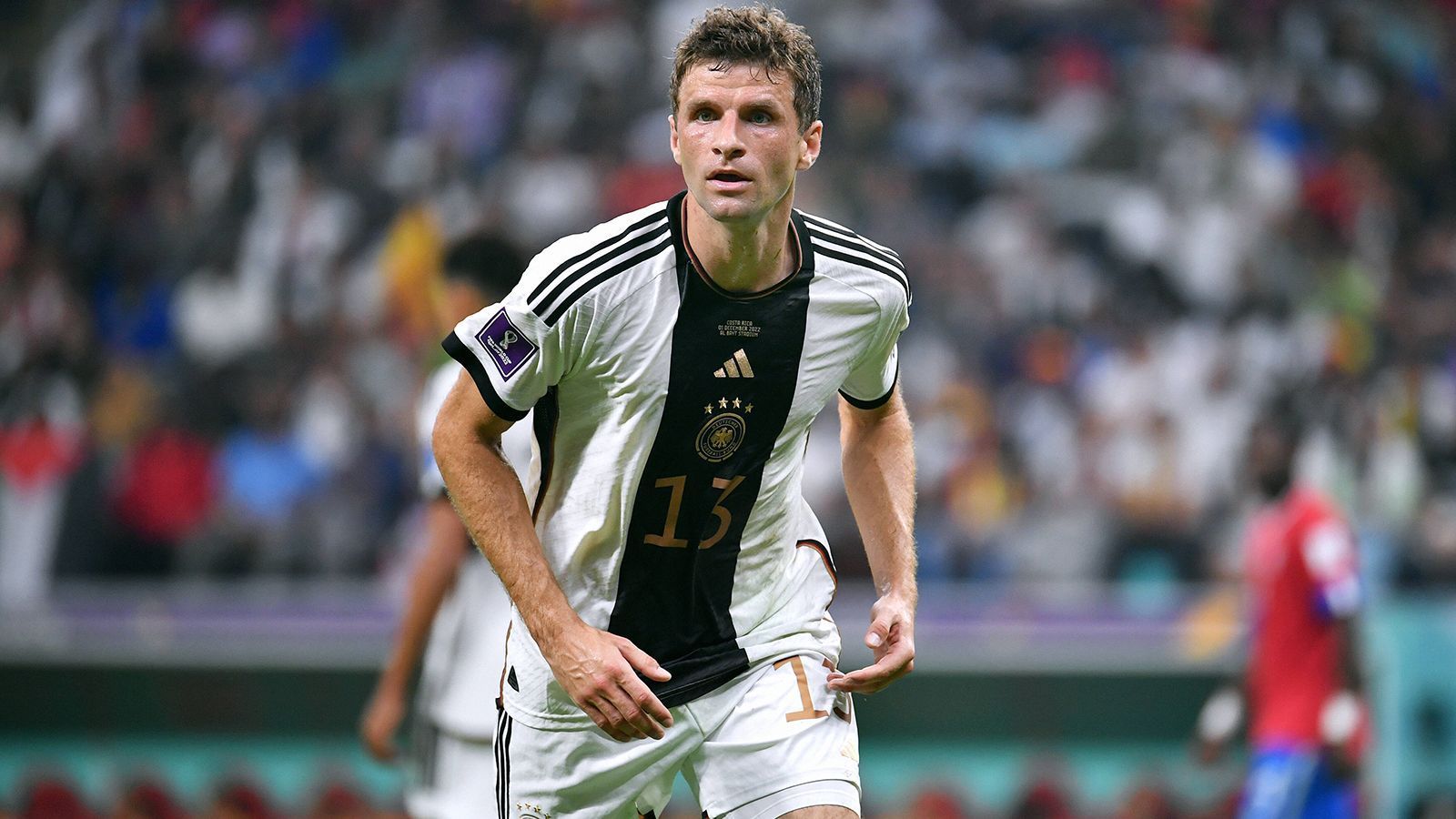 
                <strong>Thomas Müller (Deutschland)</strong><br>
                Spielte sein drittes unglückliches Turnier in Folge und deutete nach dem Ausscheiden in der Vorrunde seinen Rücktritt aus der DFB-Elf an. Wurde von Hansi Flick im entscheidenden Spiel gegen Costa Rica als "falsche Neun" aufgeboten und konnte dort, wie schon in der Vergangenheit, nicht überzeugen. Traf zuletzt 2014, beim 7:1-Halbfinalerfolg über Brasilien, bei einer Weltmeisterschaft und ist derzeit nur ein Schatten seiner selbst. Wie es weitergeht, ist noch unklar.
              