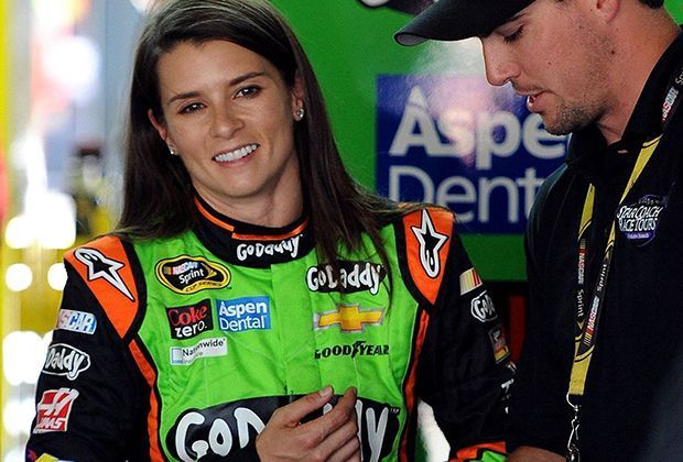 
                <strong>Danica Patrick</strong><br>
                Die 32-jährige US-Amerikanerin fährt seit knapp zehn Jahren in verschiedenen US-Rennserien. 2008 gewann sie als erste Frau überhaupt ein IndyCar-Race. 2012 soll sie ein Angebot für Formel-1-Testfahrten abgelehnt haben.
              