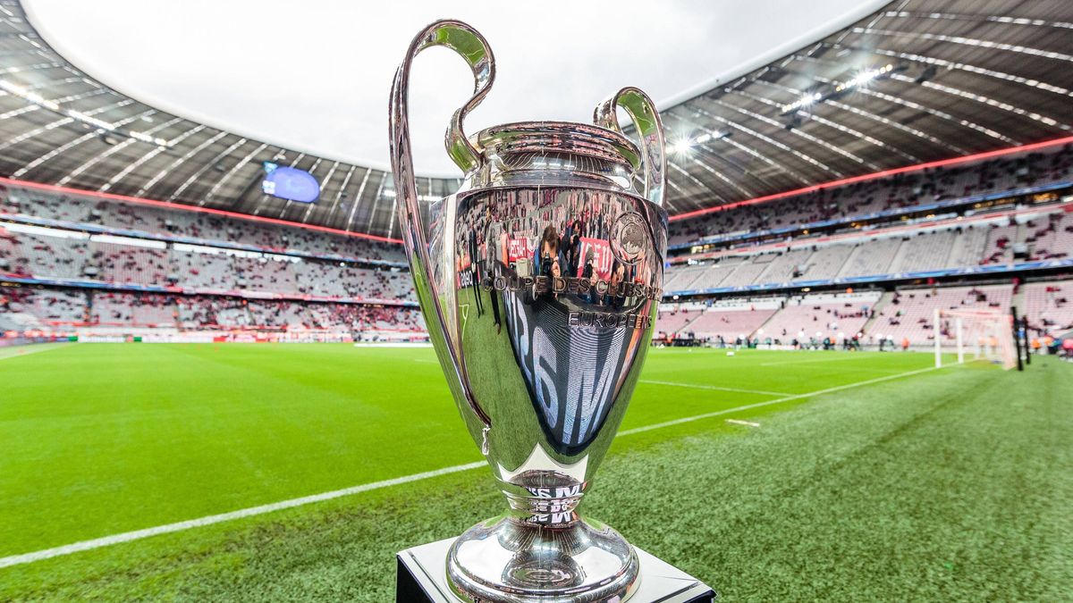 03.05.2016, Allianz Arena, Muenchen, GER, UEFA CL, FC Bayern Muenchen vs Atletico Madrid, Halbfinale, Rueckspiel, im Bild der UEFA Championsleague Pokal the UEFA Champios League Trophy during the U...