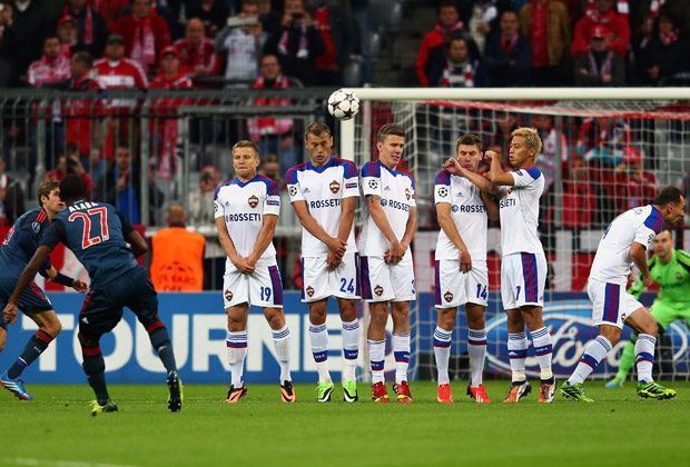 
                <strong>David Alaba</strong><br>
                Die Tore gegen den VfB und Braunschweig waren übrigens nicht die ersten aus einem Freistoß. Bereits 2013 verwandelte Alaba in der Champions League gegen ZSKA Moskau einen Freistoß direkt.
              