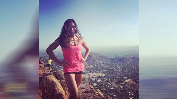 
                <strong>So sexy ist UFC-Bad Girl Julianna Pena</strong><br>
                Die Reisen mit der UFC nutzt Pena regelmäßig für Sightseeing-Zwecke wie hier in Phoenix.
              