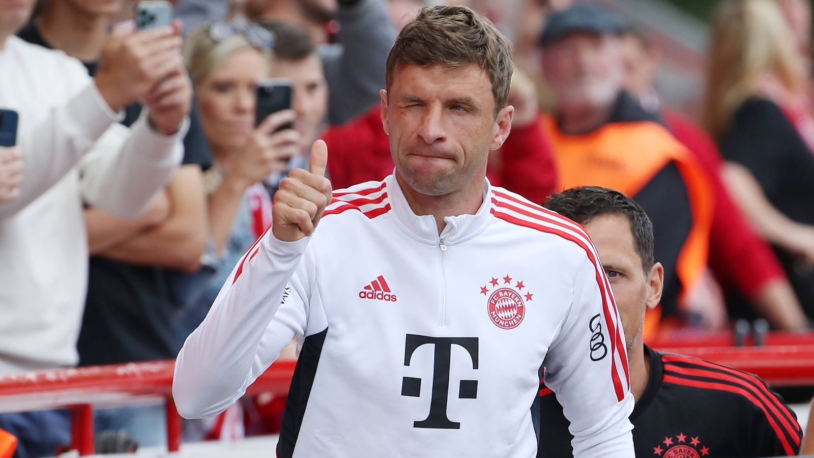 
                <strong>Thomas Mülller</strong><br>
                Kommt nach einer Stunde für Musiala. Auch er müht sich von da an vorne ab. Beweist vor Gnabrys Schuss Übersicht. ran-Note: 3
              