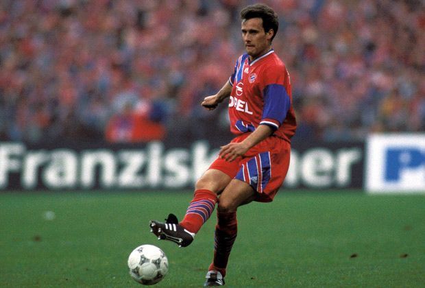 
                <strong>Markus Schupp</strong><br>
                Deutscher Meister 1994 mit dem FC Bayern - das ist der größte Erfolg von Markus Schupp mit den Münchnern. Seine erfolgreichste Zeit erlebte er beim 1. FC Kaiserslautern, bei dem Schupp Deutscher Meister und Pokalsieger wurde - und 177 Spiele bestritt.
              