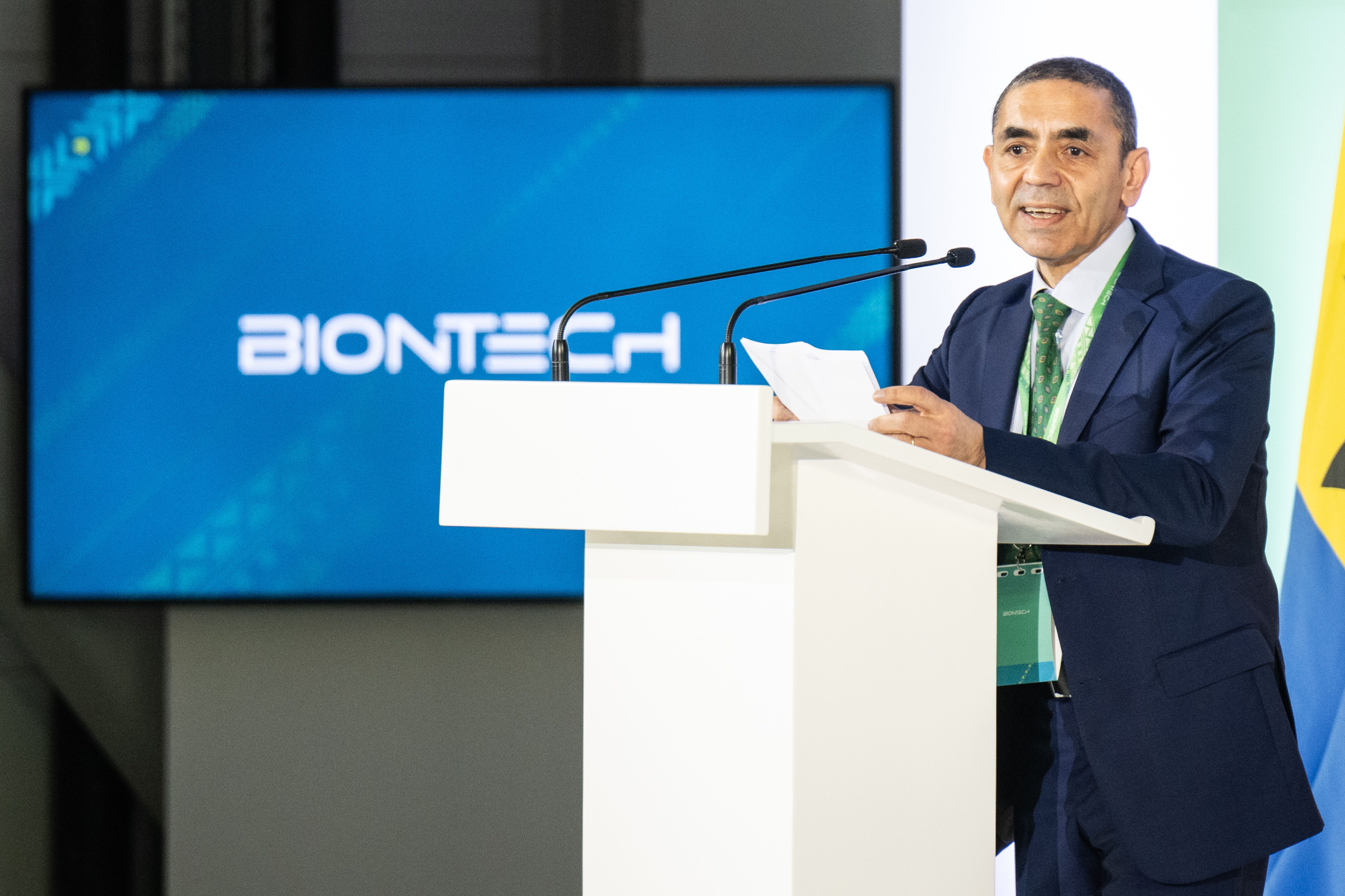 Biontech-Chef Uğur Şahin Macht Hoffnung Auf Krebsmedikament