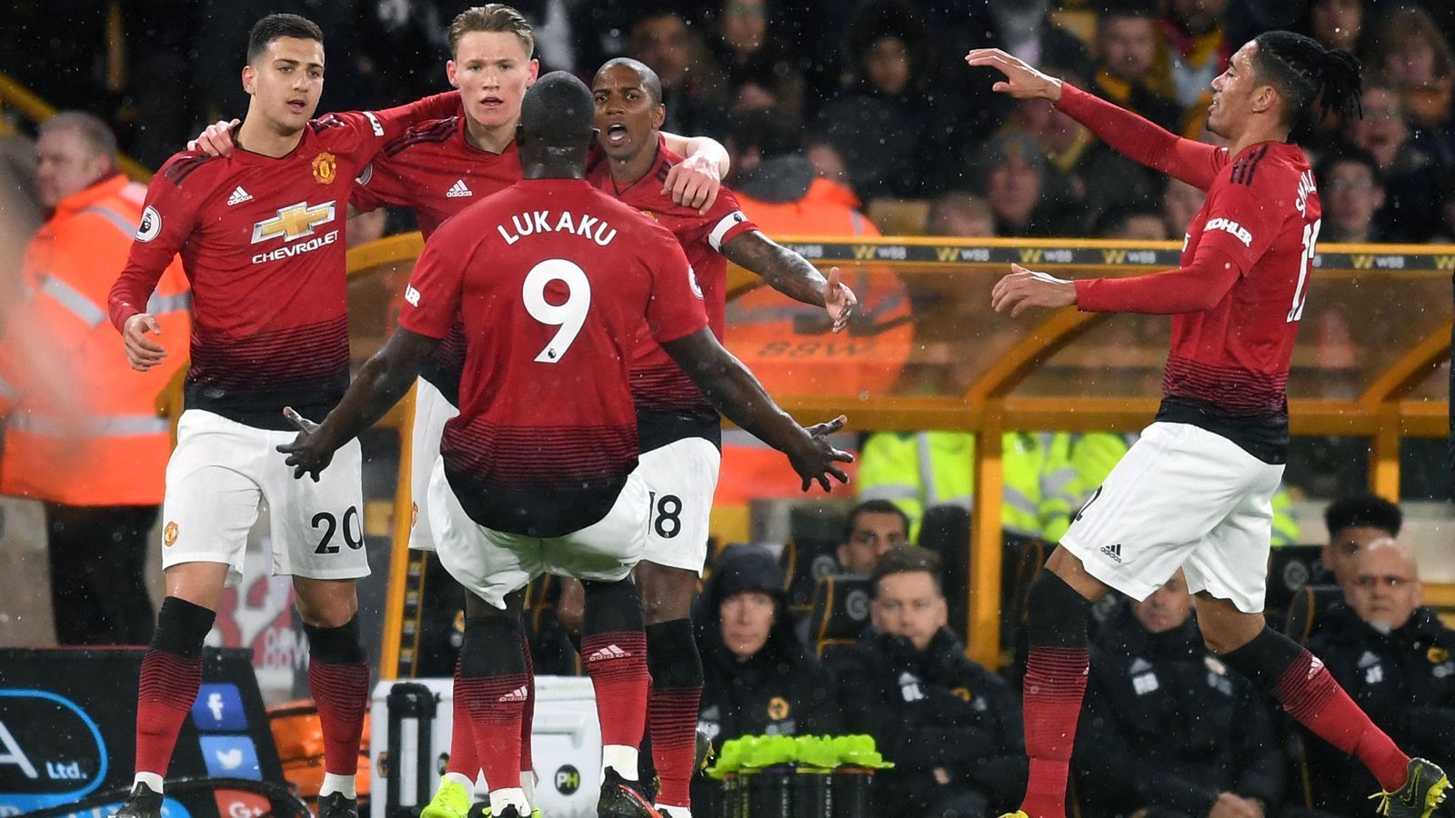 
                <strong>Platz 7 - Manchester United</strong><br>
                Durchschnittsalter der eingesetzten Spieler bei ihrer Verpflichtung: 23,42 JahreLand: EnglandLiga: Premier League
              