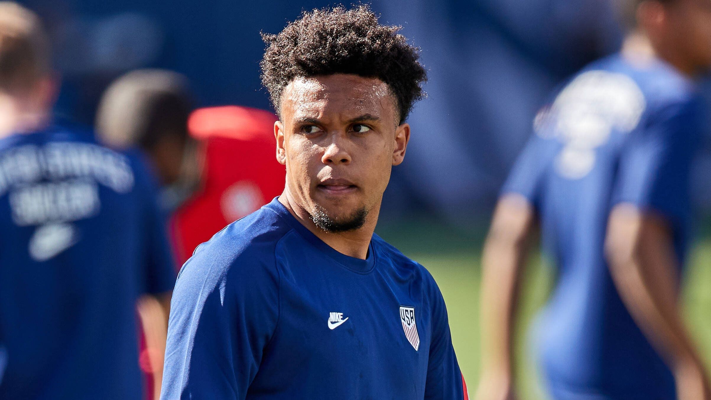 
                <strong>Weston McKennie (Juventus Turin)</strong><br>
                Der ehemalige Schalker könnte in Zukunft neben Pulisic der nächste Führungsspieler im US-Team sein. Obwohl er vorrangig im Mittelfeld die Fäden zieht, ist der gebürtige Texaner auch vor dem Tor immer brandgefährlich. Bei Juventus Turin hat McKennie in der Serie A ganze fünf Treffer erzielt und auch in der Champions League beim 3:0 Erfolg gegen den FC Barcelona genetzt. Auch er ist 2026 im perfekten Alter und hat das Potential, um die USA bei der Weltmeisterschaft bis tief in die K.O.-Runde zu führen. 
              