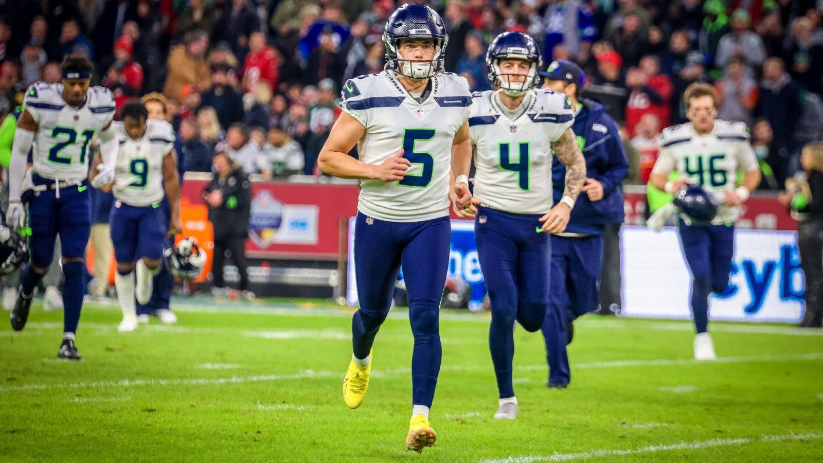 
                <strong>Special Teamer (NFC)</strong><br>
                &#x2022; Kicker: Jason Myers (Foto, Seattle Seahawks)<br>&#x2022; Punter: Tress Way (Washington Commanders)<br>&#x2022; Long Snapper: Andrew DePaola (Minnesota Vikings)<br>&#x2022; Returner: KaVontae Turpin (Dallas Cowboys)<br>&#x2022; Gunner: Jeremy Reaves (Washington Commanders)<br>
              