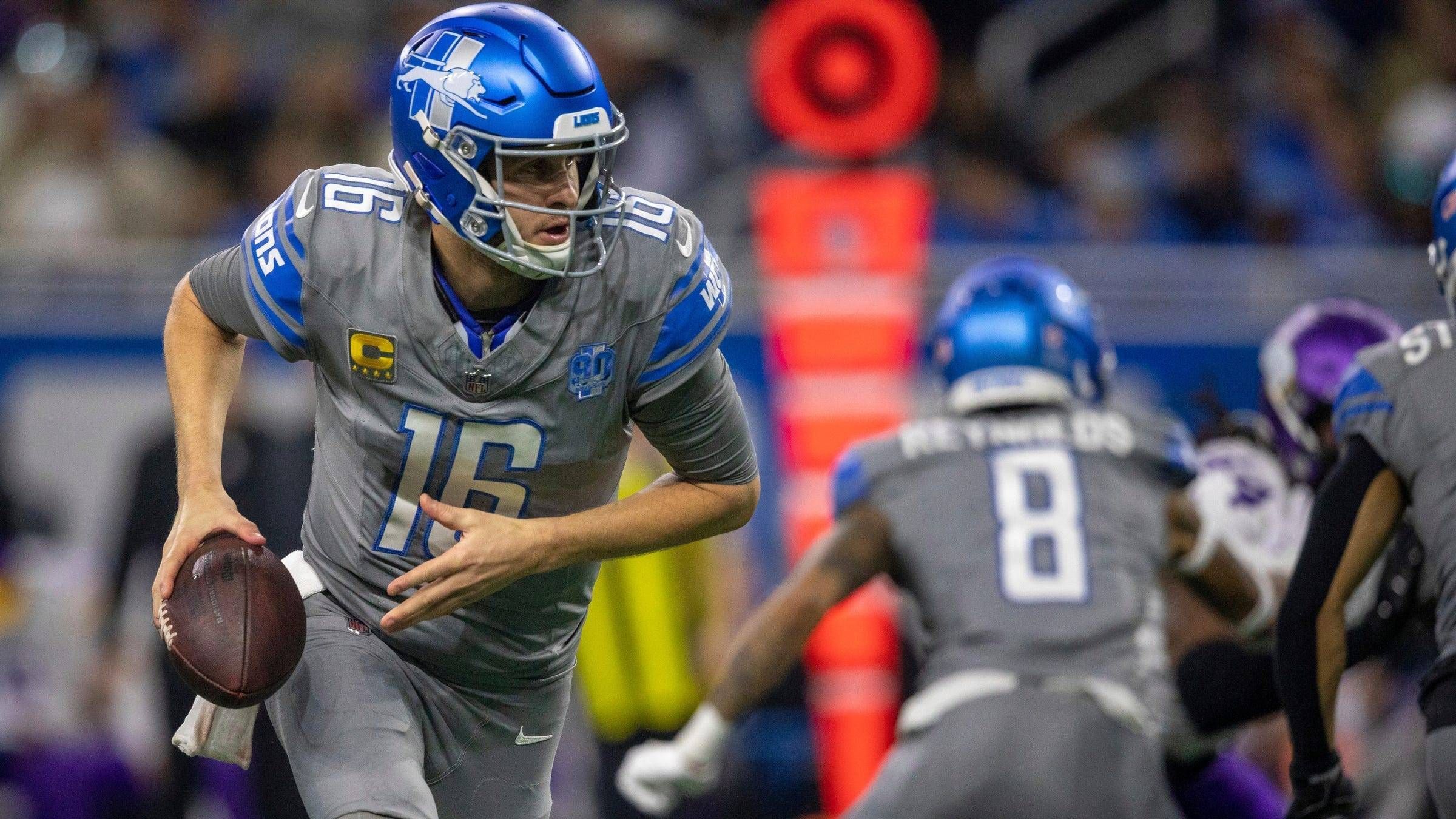 <strong>Detroit Lions<br></strong>Auf Goff hat der Trade bisher ebenfalls eine positive Wirkung. Nach einer wackeligen ersten Spielzeit sicherte sich der Routinier seinen Platz als Starter mit konstanten und guten Leistungen. In dieser Saisons stehen die Lions - auch dank Goff - erstmals nach knapp sieben Jahren wieder in den Playoffs. Goff kommt in seiner bisherigen Lions-Karriere auf gute Zahlen: 12.258 Passing Yards, 78 Touchdowns, 27 Interceptions und 24 Siege.