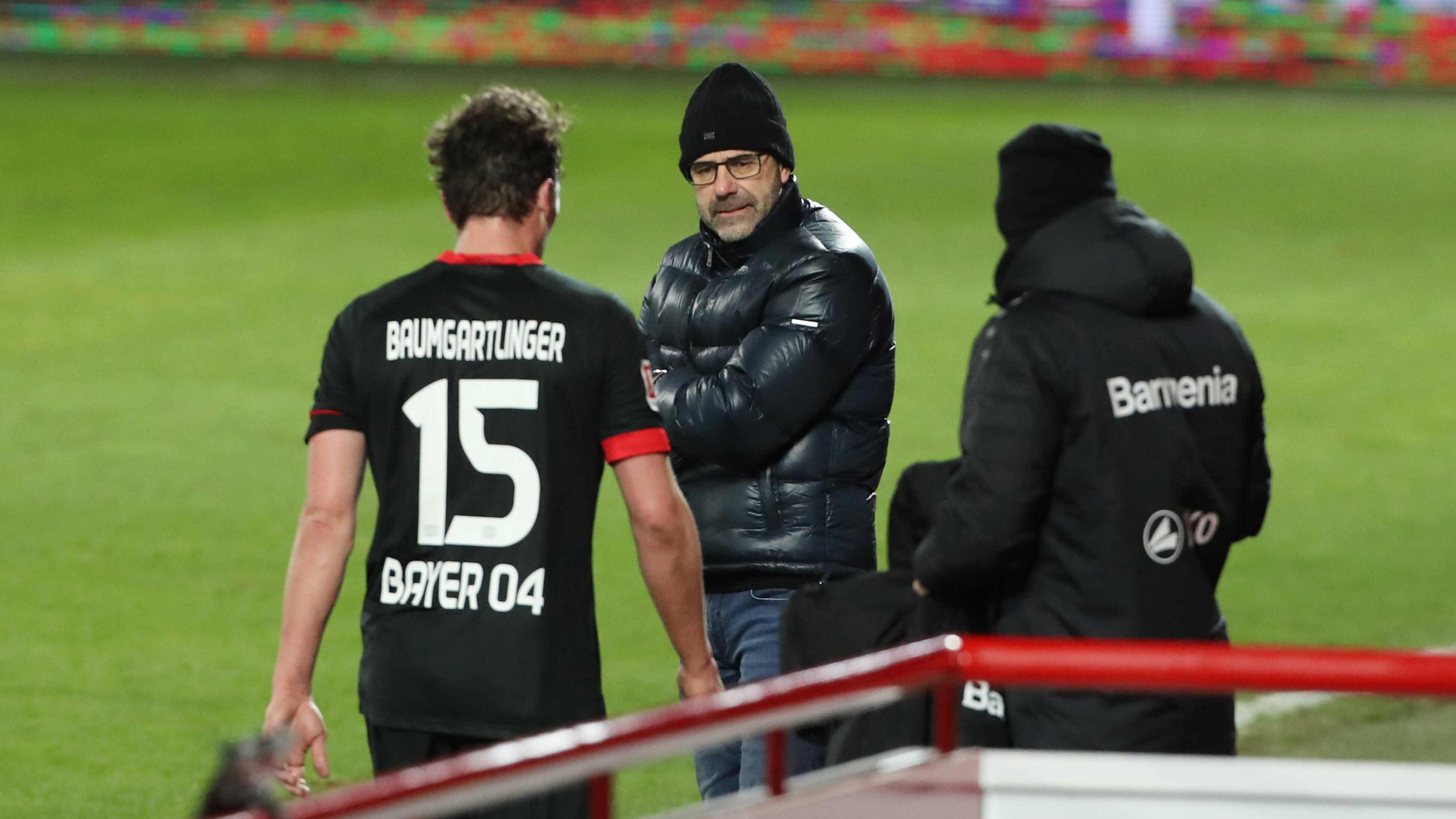 
                <strong>Leverkusens Horror-Januar geht weiter</strong><br>
                Trotz des 4:1-Sieges über Eintracht Frankfurt im DFB-Pokal sind die Leverkusener seit Wochen auf der Suche nach ihrer Vorjahres-Form. Besonders hakt es im Moment in der Offensive. Gegen Frankfurt (1:2), Bremen (1:1) und Union (0:1) erzielte der Sturm um Torjäger Patrick Schick lediglich zwei Treffer. Wollen die Leverkusener auch im kommenden Jahr europäisch spielen, müssen sie in die Spur zurückfinden. Dahinter lauern mit Union, Wolfsburg und Frankfurt formstarke Teams. Am besten fangen die Leverkusener schon am Dienstag gegen den BVB damit an.
              